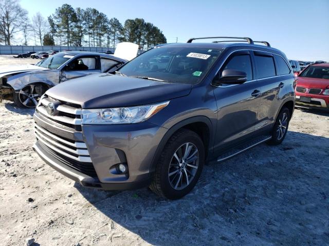 TOYOTA HIGHLANDER 2019 with VIN 5TDKZRFH5KS304702 - Photo from auction