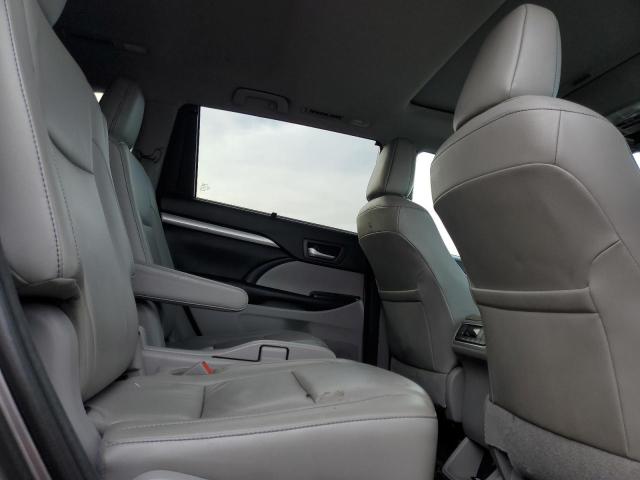 Photo 11 from auction – 2018 TOYOTA HIGHLANDER with VIN 5TDJZRFH7JS557885