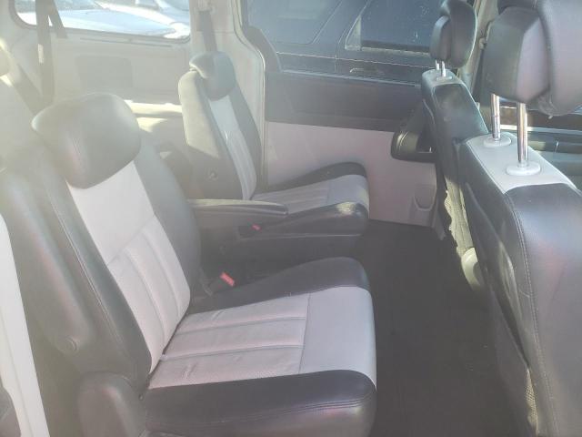 Photo 11 from auction – 2010 CHRYSLER TOWN & COU with VIN 2A4RR8DX4AR496196