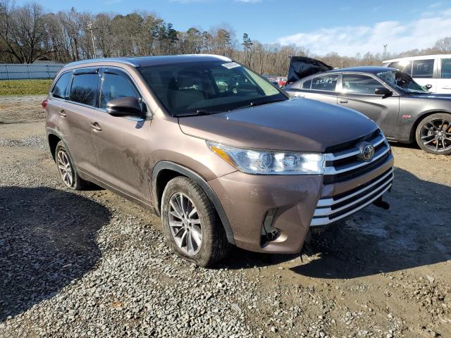 Photo 4 from auction – 2017 TOYOTA HIGHLANDER with VIN 5TDKZRFH1HS219235