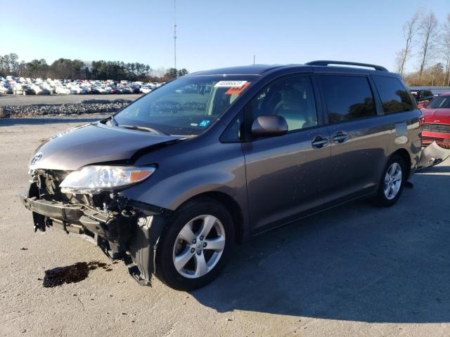TOYOTA SIENNA LE 2015 z numerem VIN 5TDKK3DC7FS596366 - Zdjęcie z aukcji