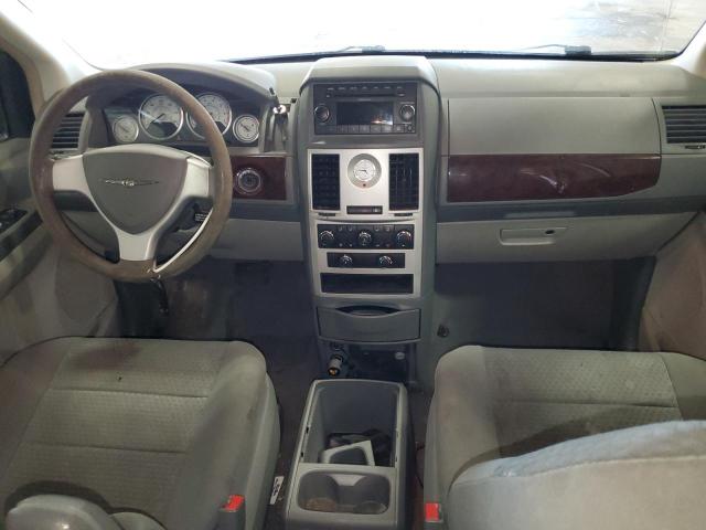 Photo 8 from auction – 2010 CHRYSLER TOWN & COU with VIN 2A4RR2D1XAR344688