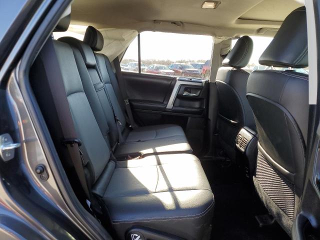 Photo 11 from auction – 2018 TOYOTA 4RUNNER SR with VIN JTEBU5JR0J5571155