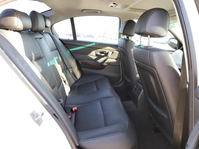 Photo 10 from auction – 2011 BMW 328 I with VIN WBAPH7C56BE677127