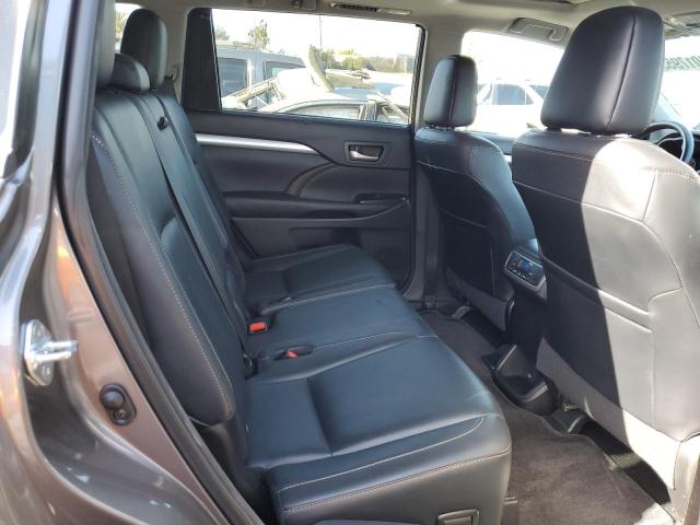 Photo 11 from auction – 2016 TOYOTA HIGHLANDER with VIN 5TDJKRFH3GS500693