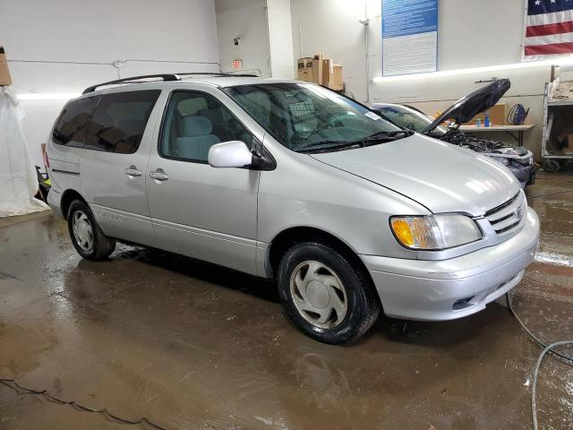 Photo 4 from auction – 2002 TOYOTA SIENNA LE with VIN 4T3ZF13C72U420595