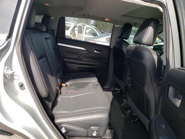 Photo 11 from auction – 2018 TOYOTA HIGHLANDER with VIN 5TDKZRFH2JS275223