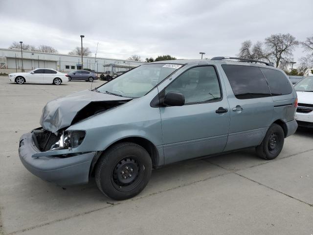 TOYOTA SIENNA LE 2000 with VIN 4T3ZF13C8YU216879 - Photo from auction