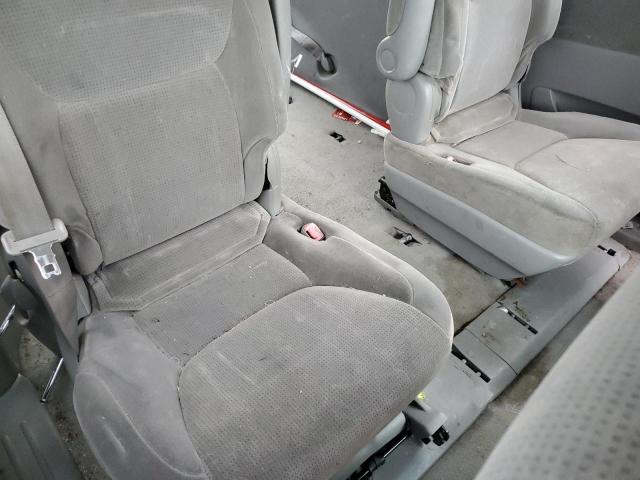Photo 11 from auction – 2004 TOYOTA SIENNA CE with VIN 5TDZA23C44S170774