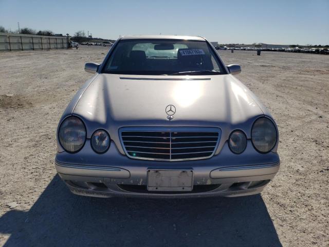 Foto 5 de la subasta – 2002 MERCEDES-BENZ E 320 con VIN WDBJF65JX2B471229