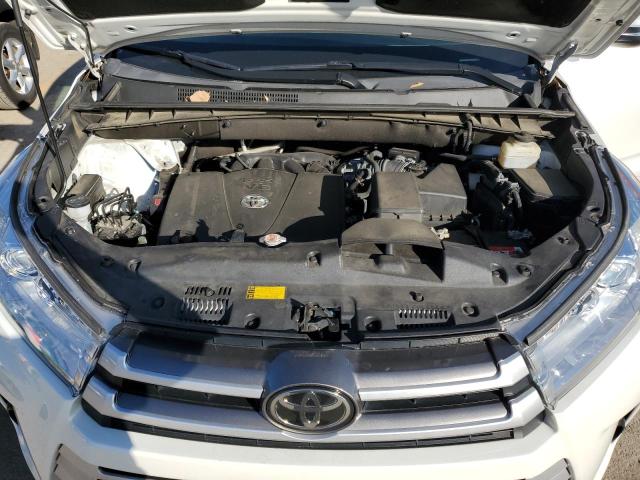 Photo 11 from auction – 2017 TOYOTA HIGHLANDER with VIN 5TDZZRFH7HS227855