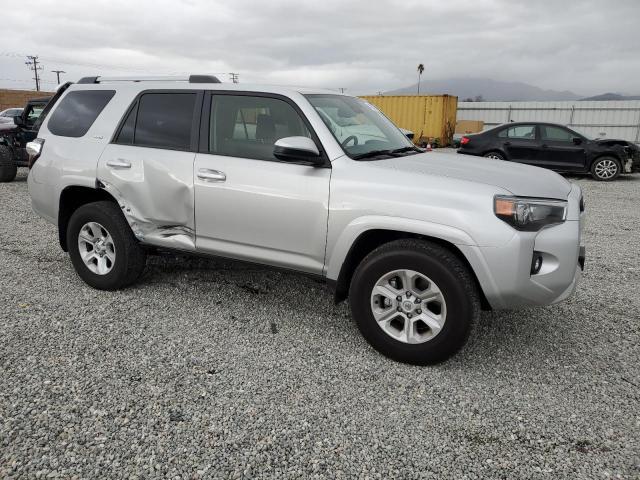 Photo 4 from auction – 2022 TOYOTA 4RUNNER SR with VIN JTEEU5JR7N5266948