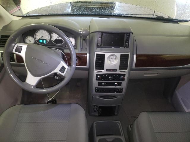 Photo 8 from auction – 2010 CHRYSLER TOWN & COU with VIN 2A4RR5D1XAR427975