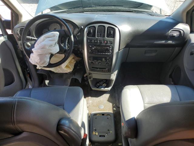 Photo 8 from auction – 2005 CHRYSLER TOWN & COU with VIN 2C4GP54L85R233231