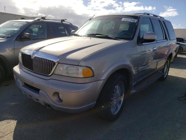 LINCOLN NAVIGATOR 2000 with VIN 5LMFU28A2YLJ24863 - Photo from auction