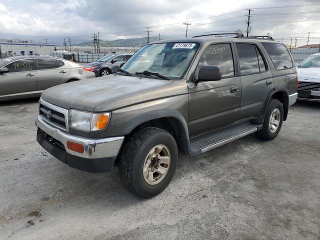 TOYOTA 4RUNNER SR 1998 with VIN JT3GN86R2W0071556 - Photo from auction