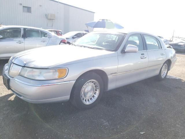Photo 1 from auction – 2001 LINCOLN TOWN CAR E with VIN 1LNHM81W11Y608536