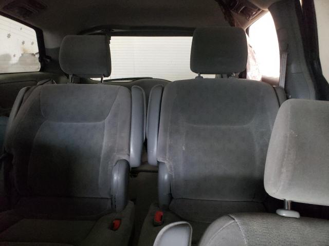 Photo 10 from auction – 2004 TOYOTA SIENNA XLE with VIN 5TDZA22C04S199478