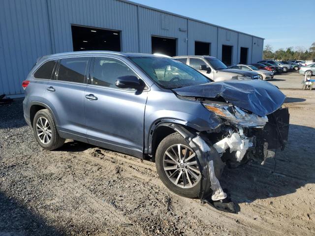 Photo 4 from auction – 2017 TOYOTA HIGHLANDER with VIN 5TDKZRFHXHS214681