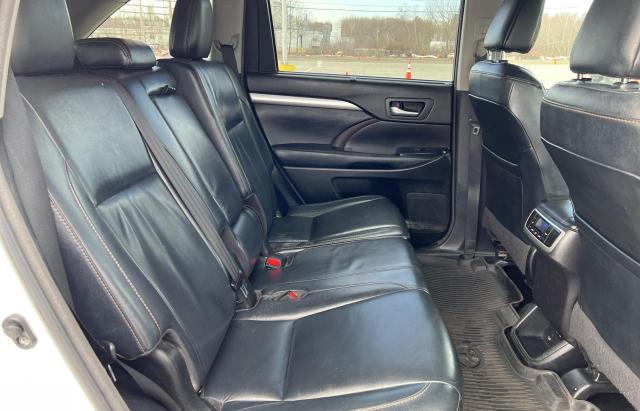 Photo 6 from auction – 2018 TOYOTA HIGHLANDER with VIN 5TDJGRFH5JS046679