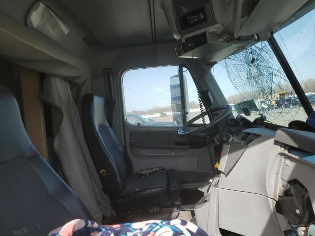 Photo 5 from auction – 2001 FREIGHTLINER CONVENTION with VIN 1FVABBAS81LJ04248