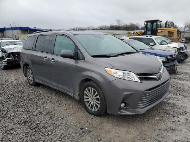 Photo 4 from auction – 2018 TOYOTA SIENNA XLE with VIN 5TDYZ3DC2JS907295