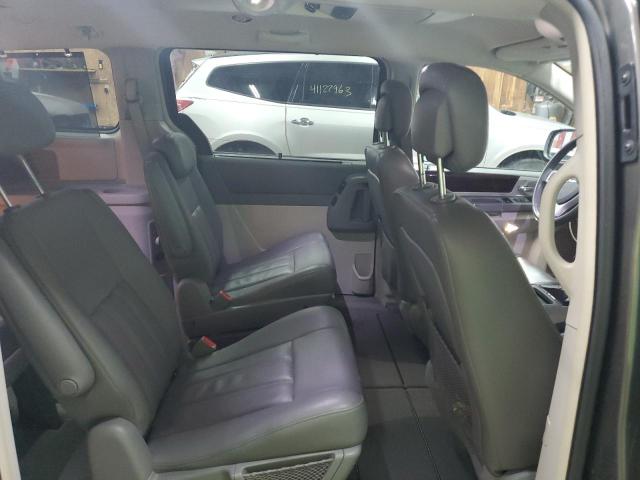 Photo 11 from auction – 2010 CHRYSLER TOWN & COU with VIN 2A4RR5DX8AR454645