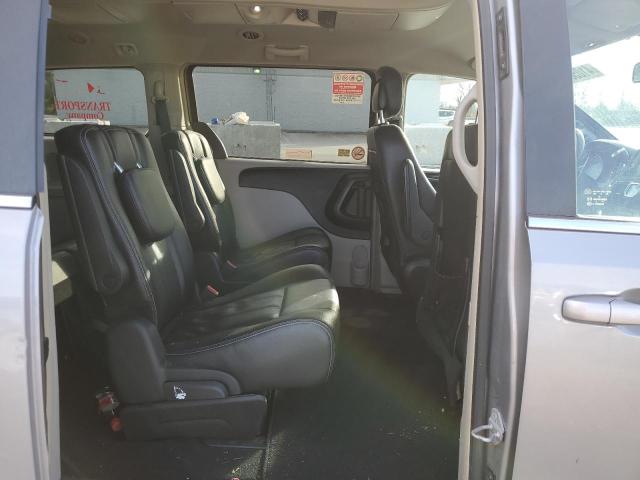 Photo 11 from auction – 2016 CHRYSLER TOWN & COU with VIN 2C4RC1BG6GR185900