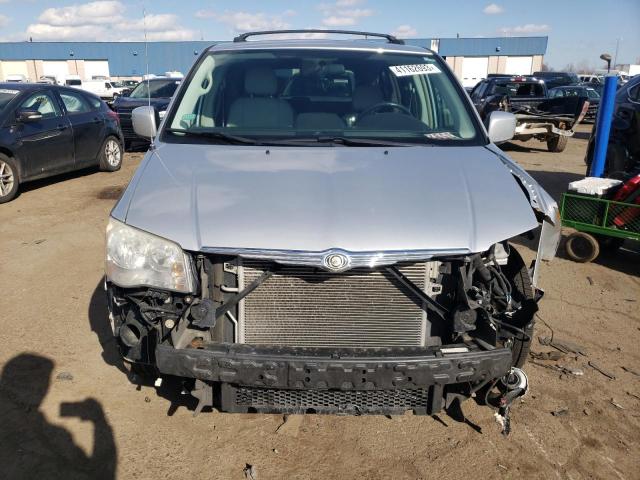 Photo 5 from auction – 2010 CHRYSLER TOWN & COU with VIN 2A4RR8D14AR494167