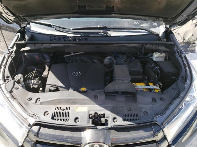 Photo 12 from auction – 2017 TOYOTA HIGHLANDER with VIN 5TDKZRFHXHS214969