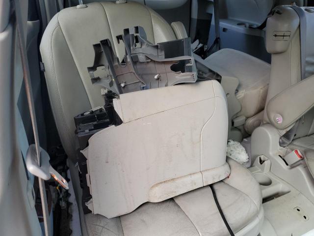 Photo 11 from auction – 2012 TOYOTA SIENNA XLE with VIN 5TDYK3DC0CS187387