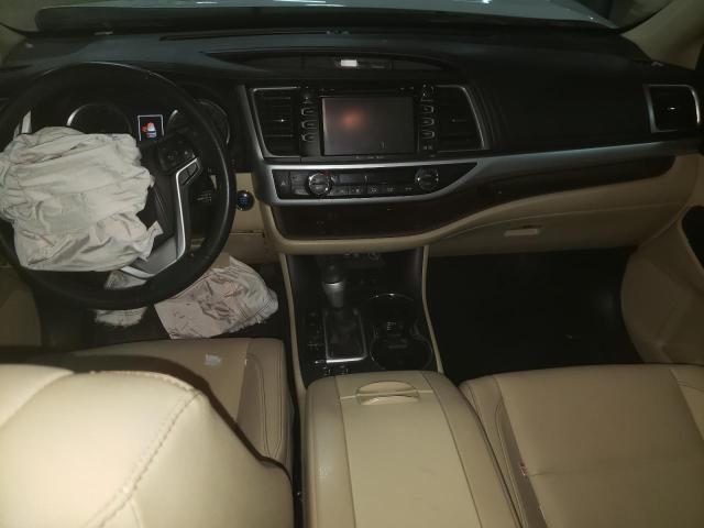 Photo 8 from auction – 2017 TOYOTA HIGHLANDER with VIN 5TDJZRFH1HS445464