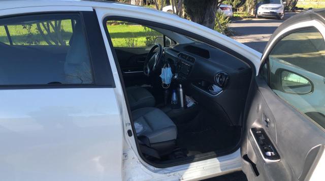 Photo 5 from auction – 2015 TOYOTA PRIUS C with VIN JTDKDTB33F1107049