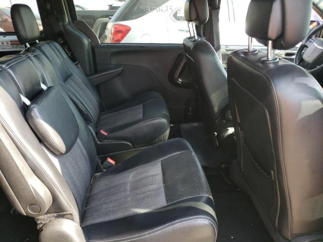Photo 11 from auction – 2015 CHRYSLER TOWN & COU with VIN 2C4RC1HG8FR572924