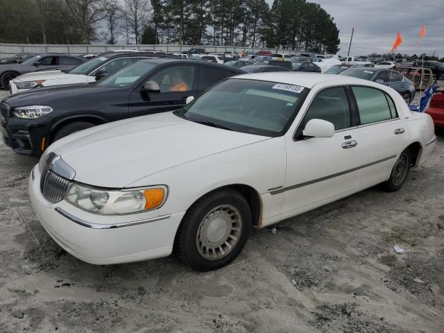 LINCOLN TOWN CAR E 2000 with VIN 1LNHM81W8YY896260 - Photo from auction