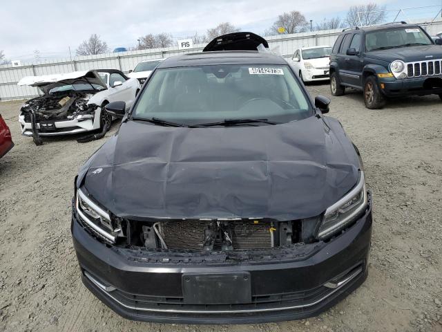 Photo 5 from auction – 2017 VOLKSWAGEN PASSAT SEL with VIN 1VWCT7A32HC015399