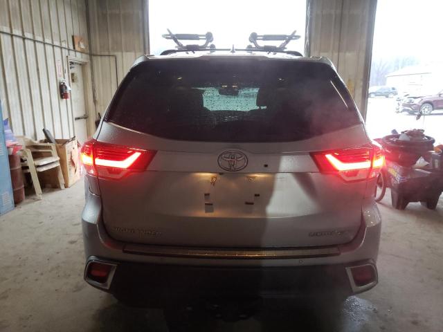 Photo 6 from auction – 2017 TOYOTA HIGHLANDER with VIN 5TDDZRFH0HS380717