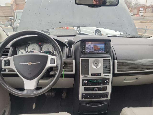 Photo 9 from auction – 2010 CHRYSLER TOWN & COU with VIN 2A4RR5D17AR298996