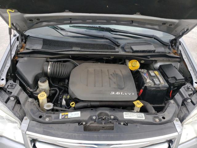 Photo 12 from auction – 2015 CHRYSLER TOWN & COU with VIN 2C4RC1BGXFR565143