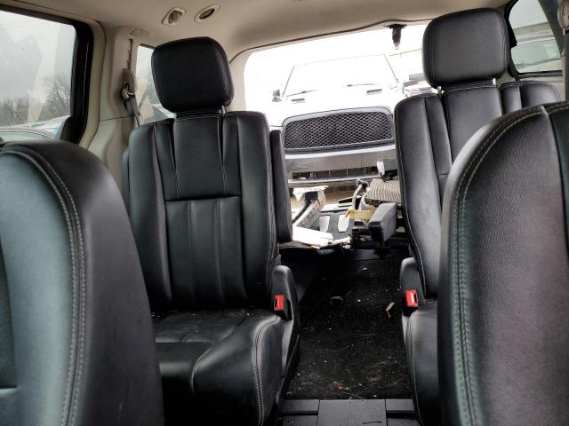 Photo 10 from auction – 2013 CHRYSLER TOWN & COU with VIN 2C4RC1BG2DR744211