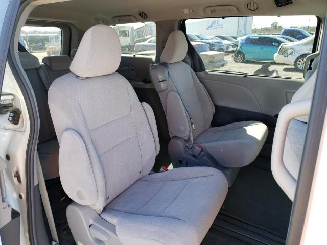 Photo 11 from auction – 2017 TOYOTA SIENNA LE with VIN 5TDKZ3DC2HS779253