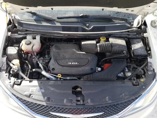 Photo 12 from auction – 2017 CHRYSLER PACIFICA L with VIN 2C4RC1GG7HR570103