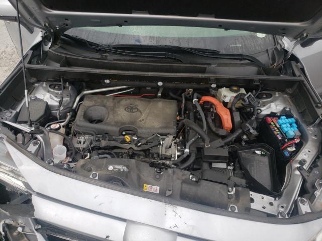 Photo 12 from auction – 2019 TOYOTA RAV4 XLE with VIN JTMRWRFV1KD024607
