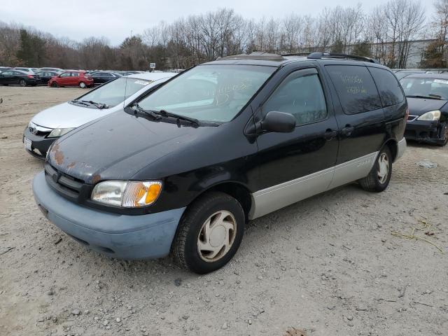 TOYOTA SIENNA LE 2000 with VIN 4T3ZF13C0YU305197 - Photo from auction