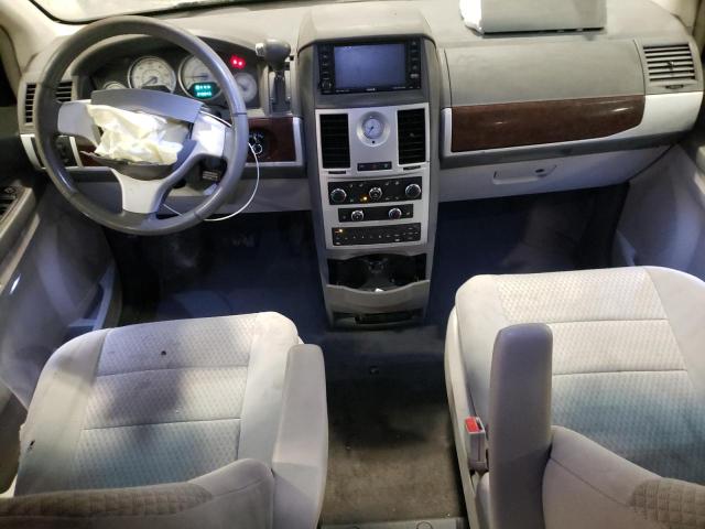 Photo 8 from auction – 2010 CHRYSLER TOWN & COU with VIN 2A4RR5D17AR105696