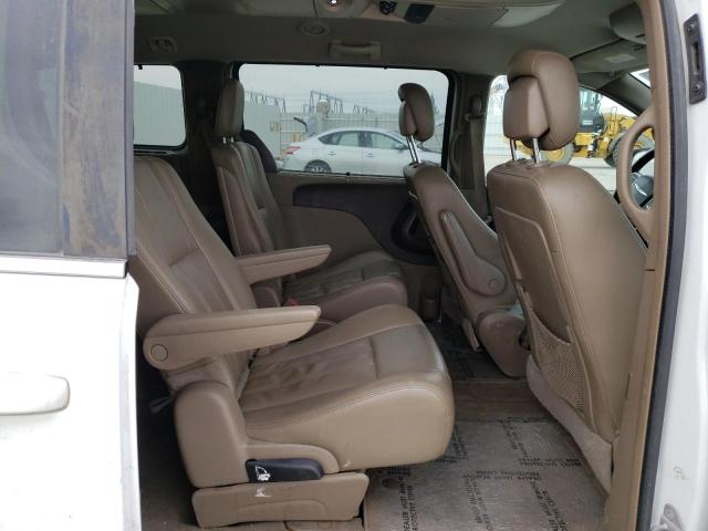 Photo 11 from auction – 2015 CHRYSLER TOWN & COU with VIN 2C4RC1BG1FR617503