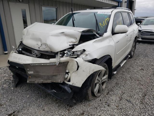 TOYOTA HIGHLANDER 2013 مع رقم تعريف المركبة 5TDYK3EH3DS106409 - صورة من المزاد