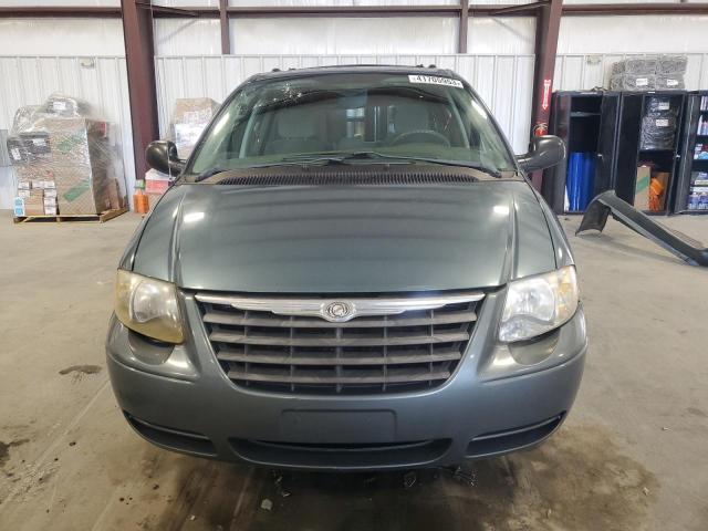 Photo 5 from auction – 2005 CHRYSLER TOWN & COU with VIN 2C4GP54L55R443995