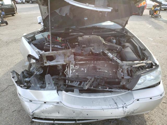 Photo 11 from auction – 2004 LINCOLN TOWN CAR E with VIN 1LNHM81W44Y688869