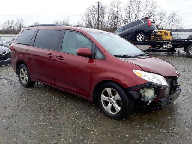 Photo 4 from auction – 2015 TOYOTA SIENNA LE with VIN 5TDKK3DCXFS560977